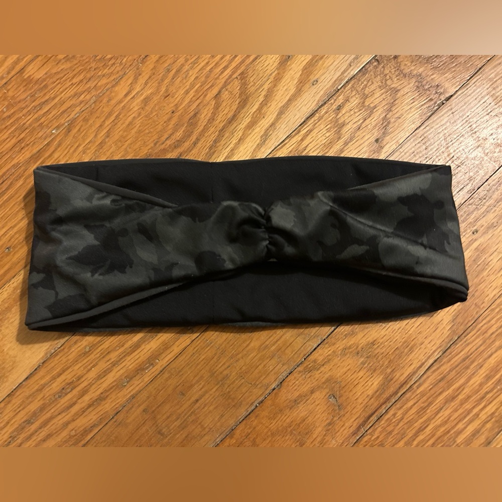Winter Athletic Camo Headband - NWOT - Picture 2 of 3